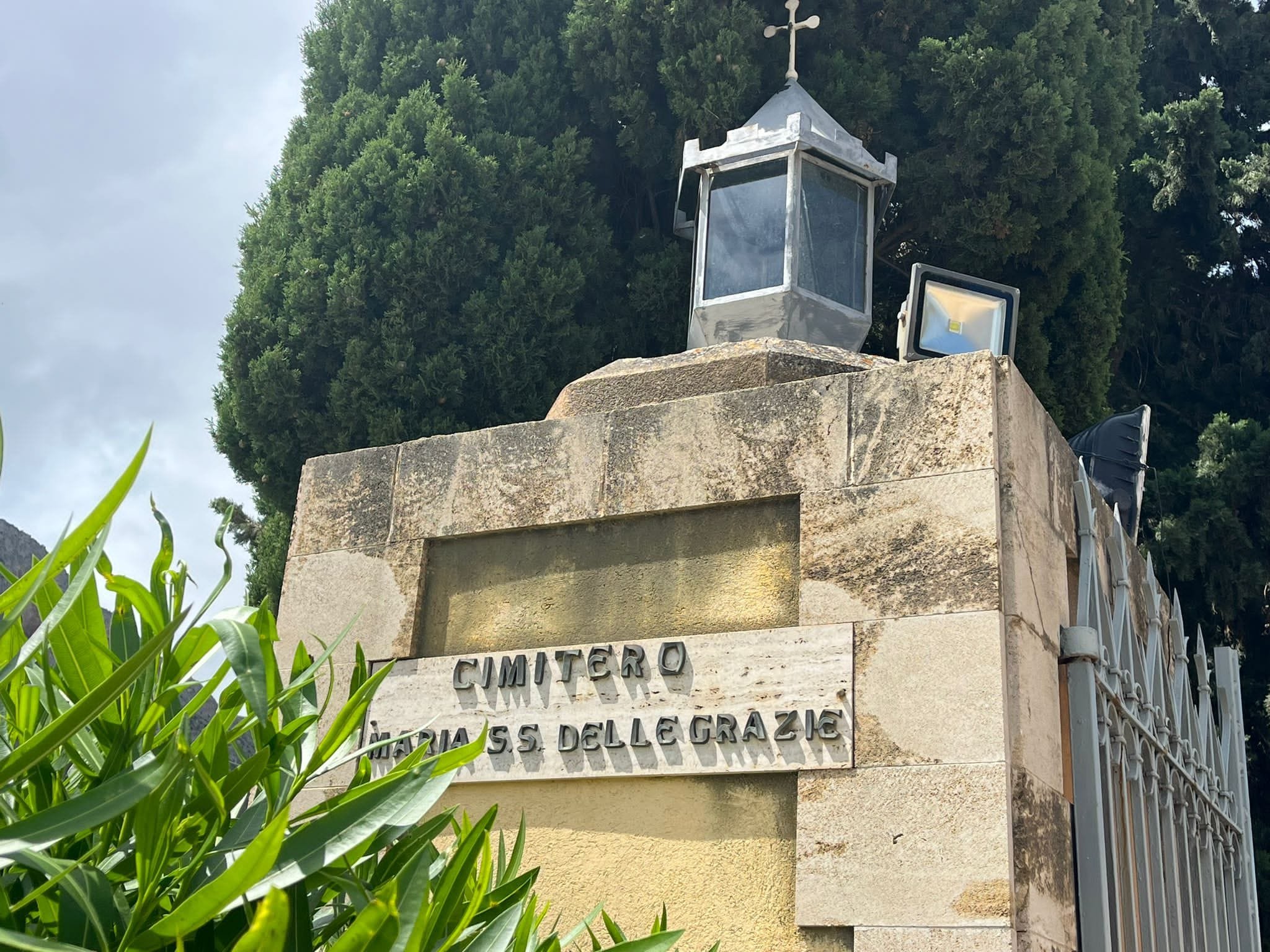 Cimitero di Terrasini, scatta la terza chiusura parziale per la fuoriuscita di liquidi dai loculi