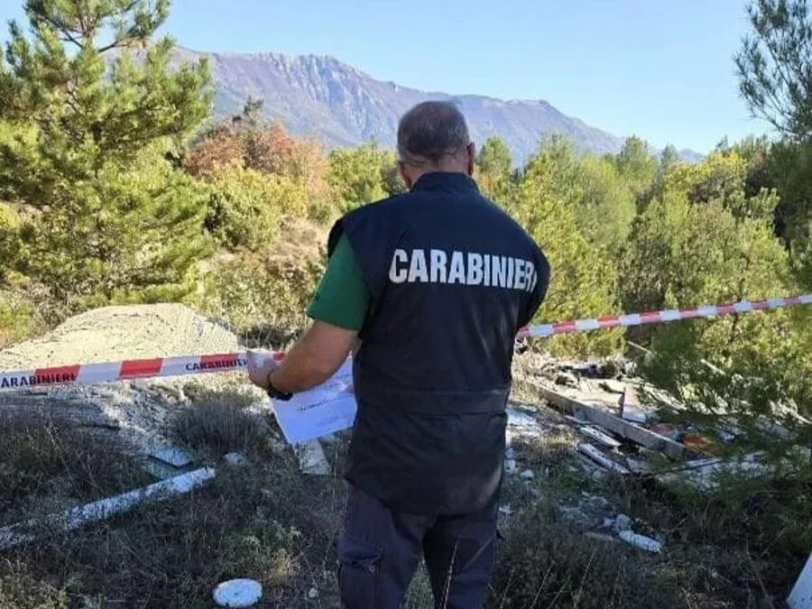 Carini, scoperta discarica abusiva: denunciato un 70enne