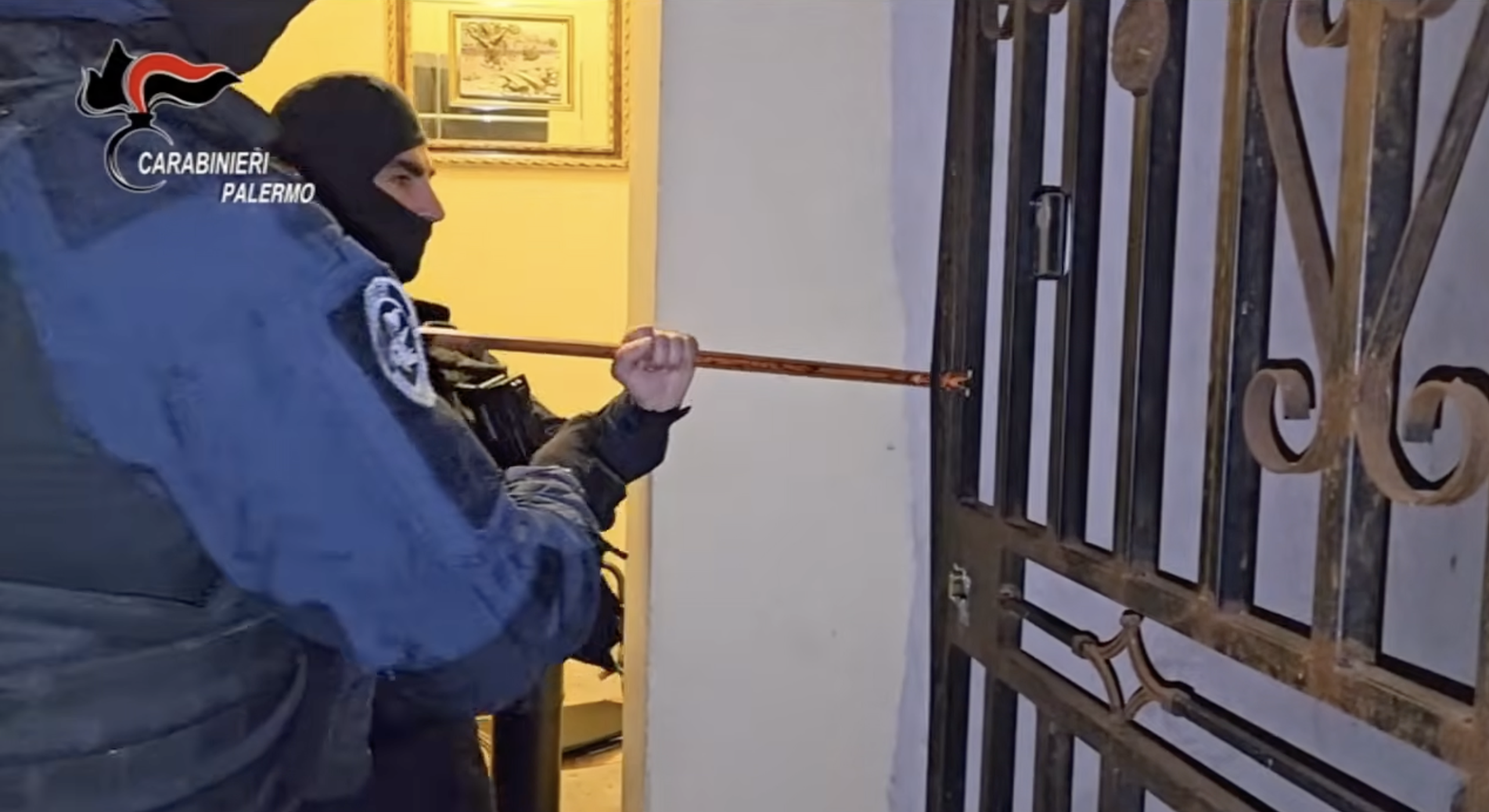 Colpita la “banda del kalashnikov”: blitz all’alba, 22 ordinanze cautelari