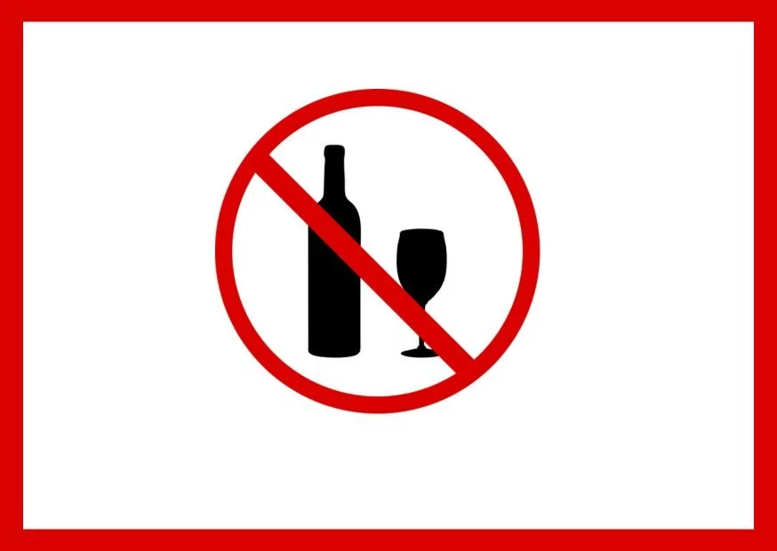 Cinisi, stop all’asporto di alcol in vetro e lattine dalle 23 alle 6