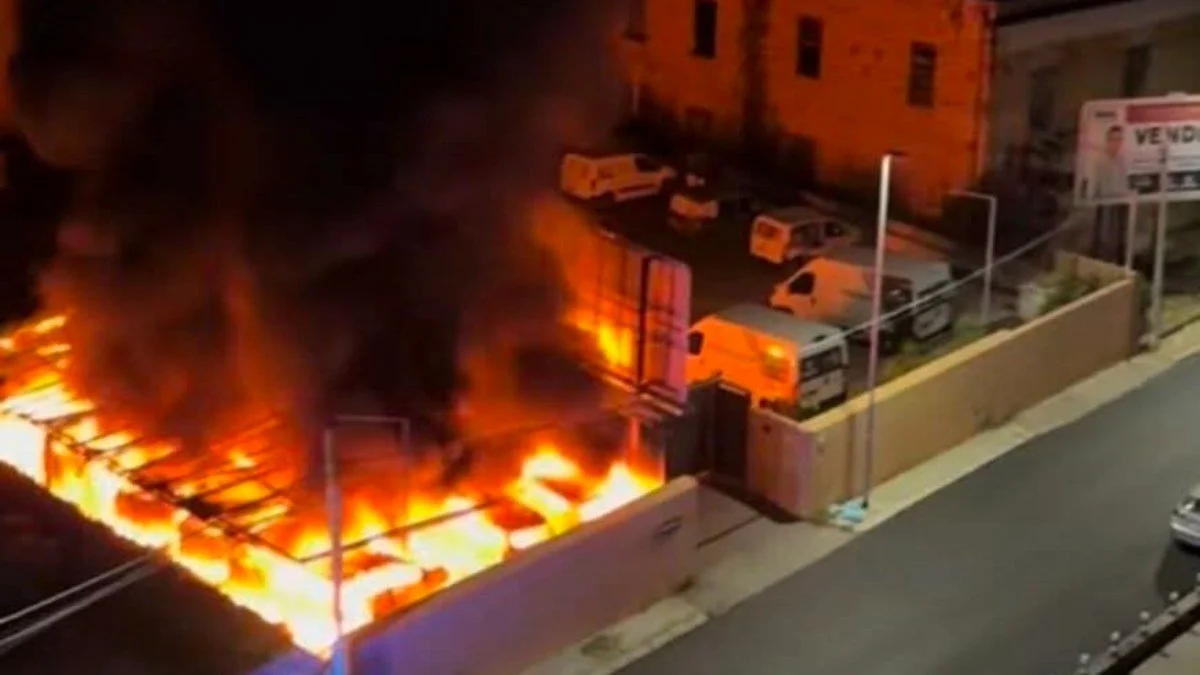 Banda del kalashnikov e degli incendi: otto fermi. Nella notte ennesimo rogo al deposito Sicily by Car