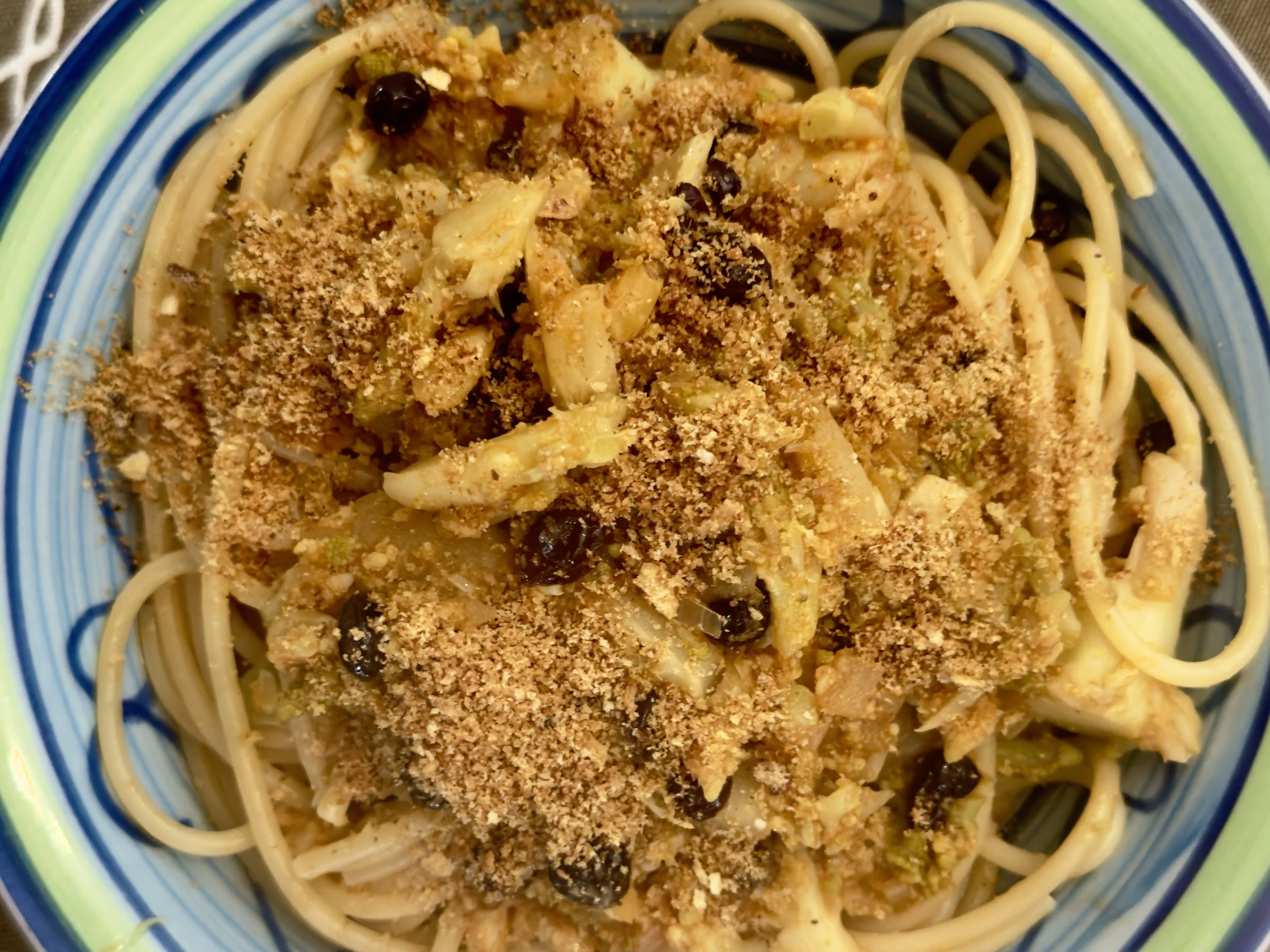 Pasta chi vruoccoli arriminati e muddica atturrata 