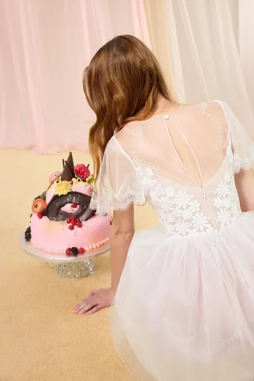 Look+2B.webp