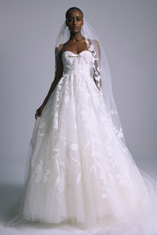 AMSALE_LUPE+with+Veil_2.jpg