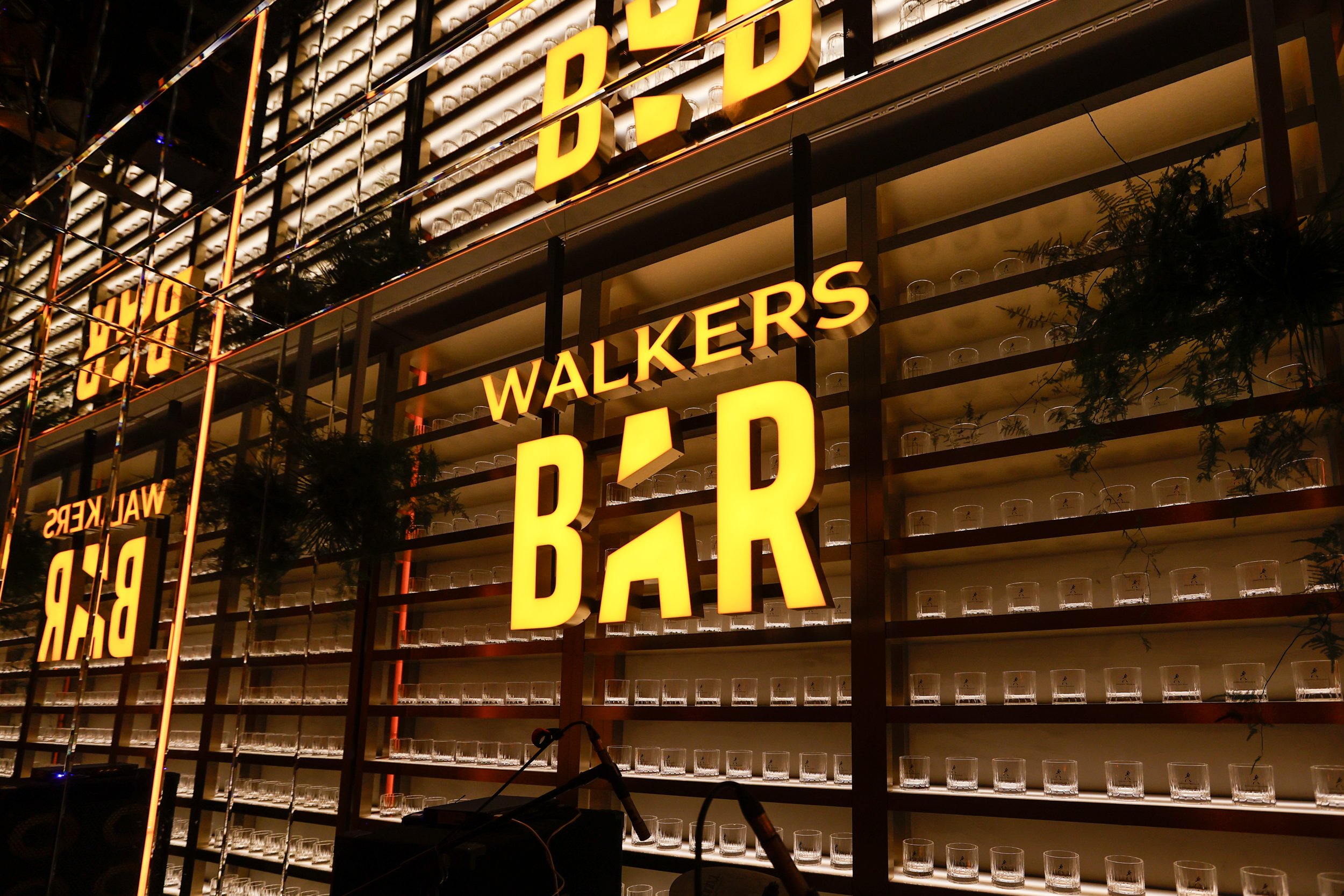 Walkers Bar'a adım atın: Şehrin Yeni Buluşma Noktası