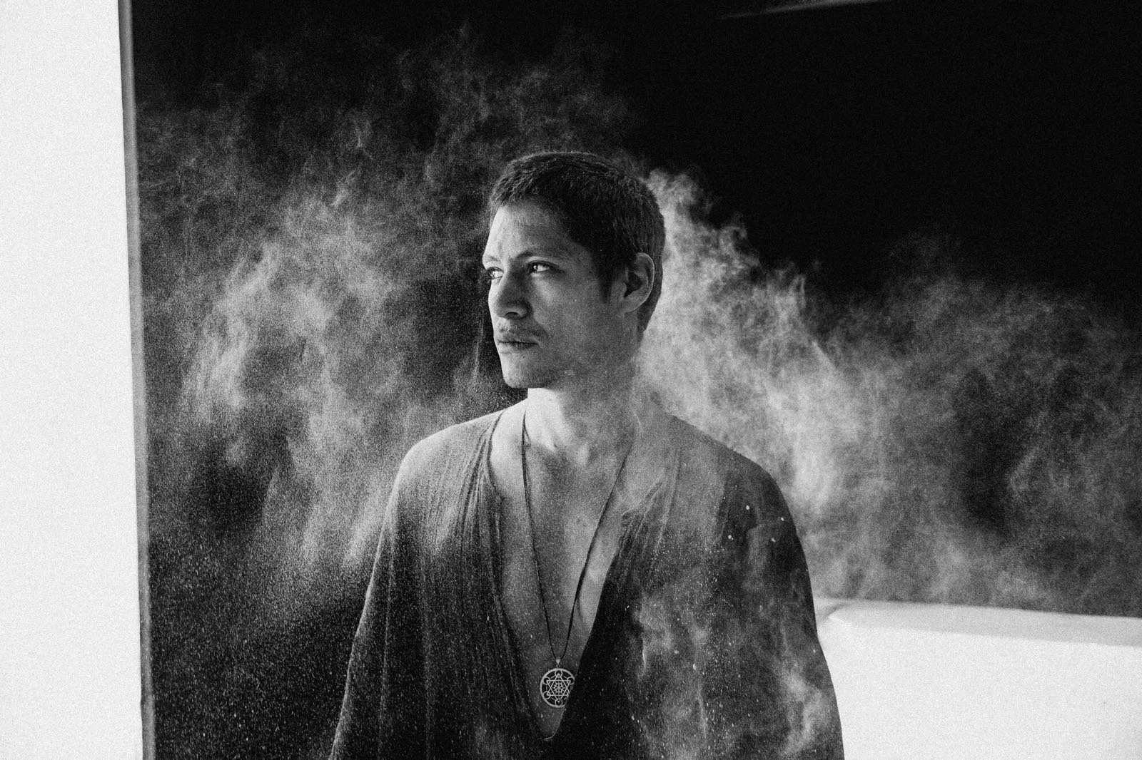 Nu: Transcending the World with Music, Creating a Unique Style as a Nomadic Artist