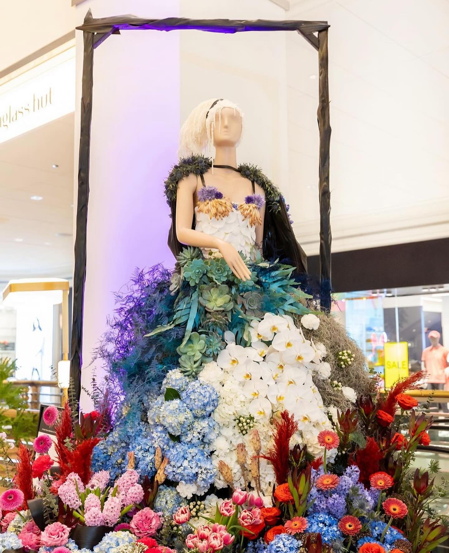 There she is! This was one of our favorite projects ever. It was so much fun to create! Be sure to see her in person and all the other amazing designs @900shops until Sunday. These amazing shots are 📷 by @byveronicaphotography . Thank you to my amaz