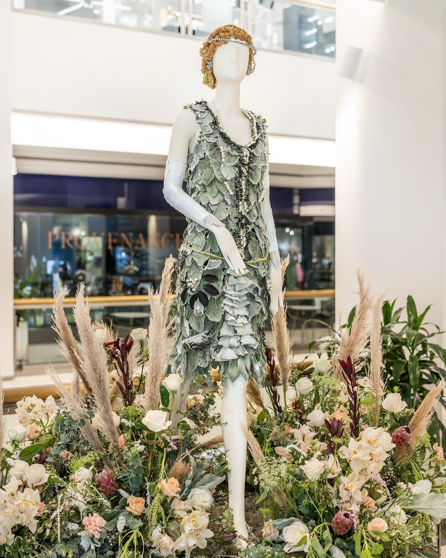 Our other creation Lady Rose McClare🌹 

Lead design for Rose by @arissadefran 

Known for her vivacious personality and rule-breaking mentality, we tried to embody her true free spirit. 

The dress is made of Dusty Miller with detailing of dried ita
