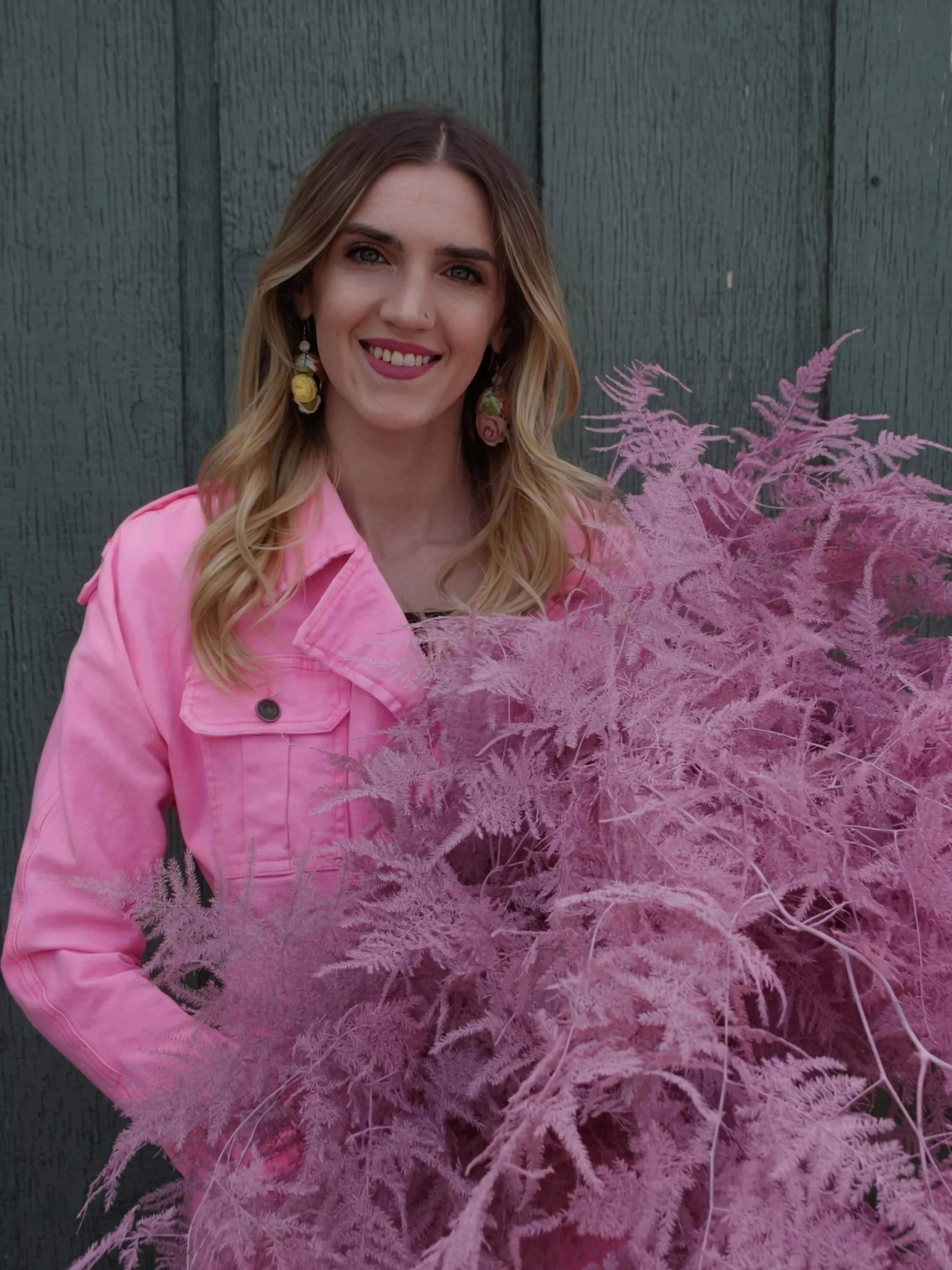 There&rsquo;s been a lot of new faces here lately, so I&rsquo;d love to reintroduce myself. 🌸✨
I&rsquo;m Aspen, owner and lead designer of Da Vinci Rose Flower Co. Since January 2024, I&rsquo;ve been creating unique, innovative, artful floral design