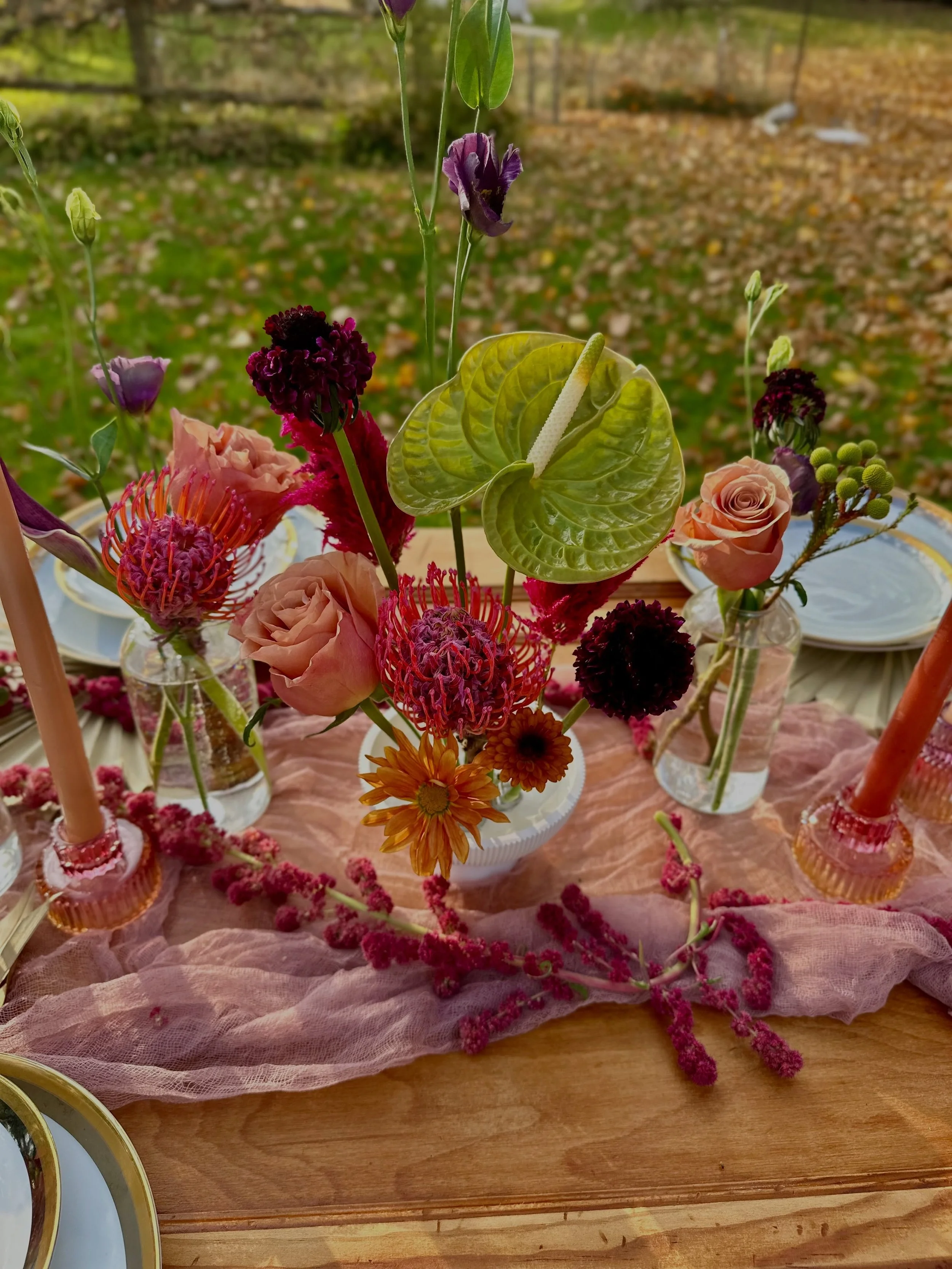 This color palette living rent free in my head 🌸🧚🏼

.
 #davincirose #mkeweddingflorist #chicagoweddingflorist  #brides2028 #brides2027