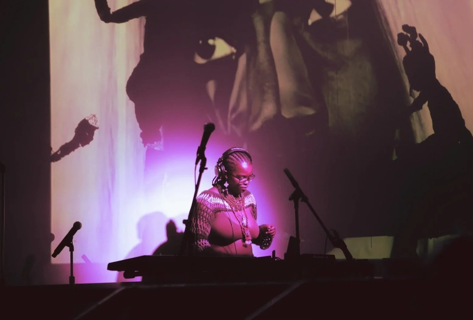 Late Night Lounge: Yonci