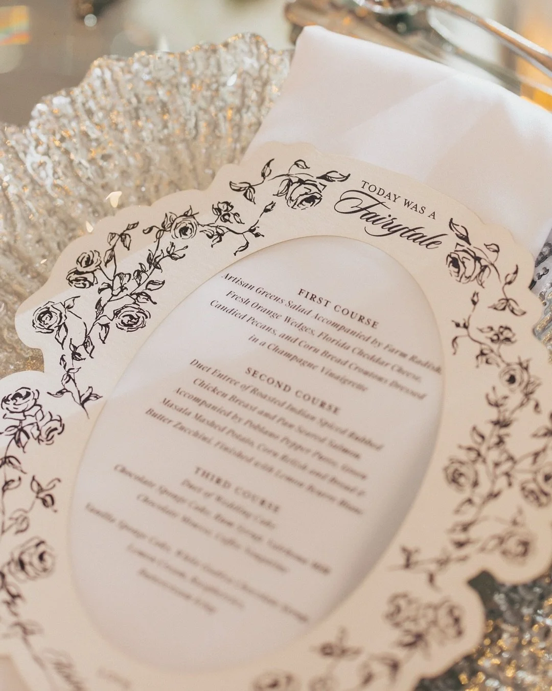 Reflective details for a holiday wedding ✨.

Planning &amp; Design: @orlandodesignerweddings
Venue: @ritzcarltonorlando
Floral: @flowergirldesigns
Photography: @nicoleastonphoto
Videography: @pineapple_films
Content Creator: @juliousdaughters
Drapery