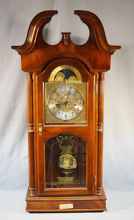 Sligh wall clock, Model 0715-1-AN, Movement 502-0017, Reg 173-63-1910, 36.5" x 18" x 8" with key, working condition
