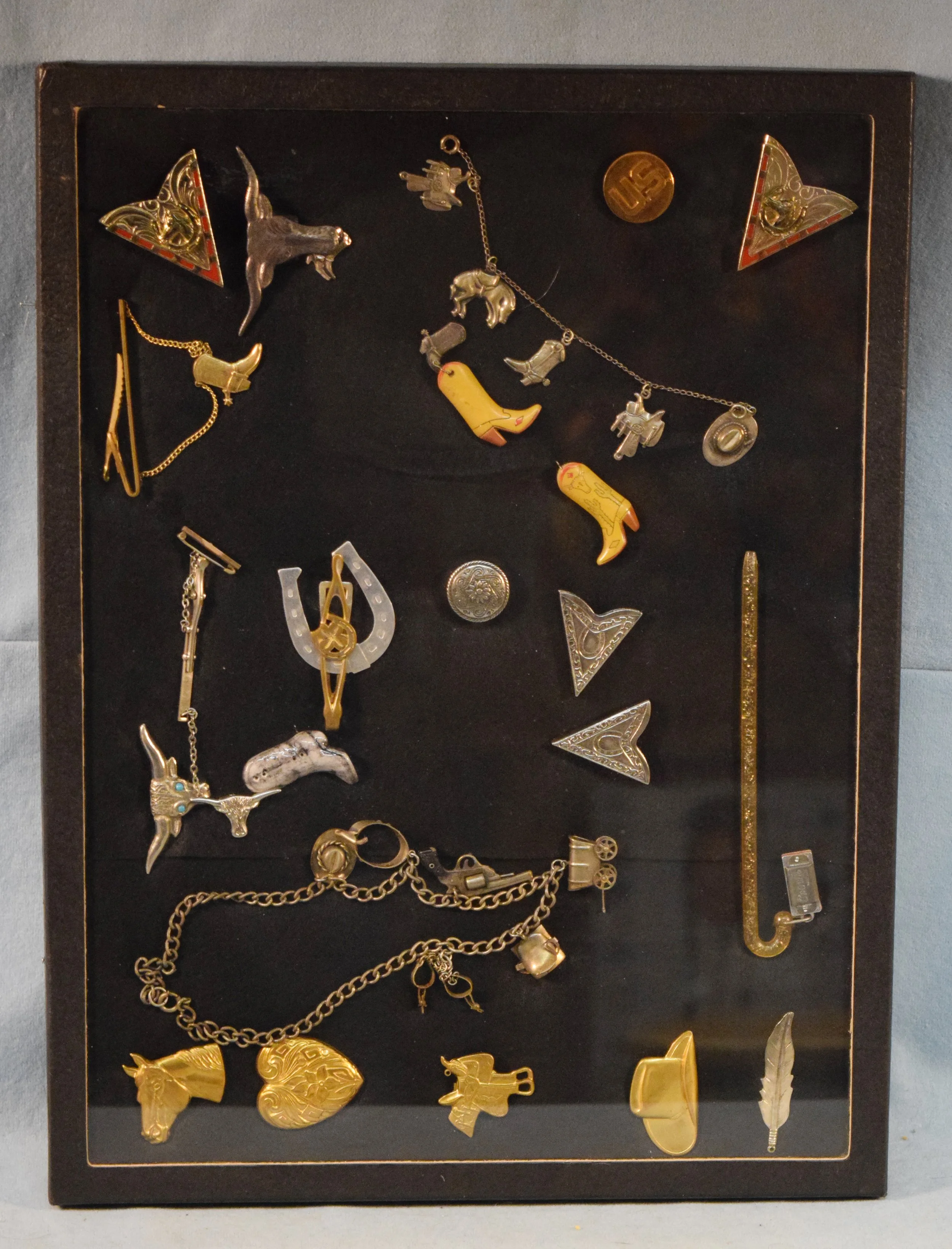 22 pcs of Western Cowboy costume jewelry - cased