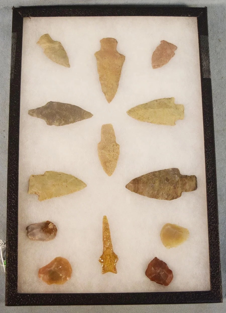 Riker Case: 14 pcs Northern Plains points, scrapers and a drill
