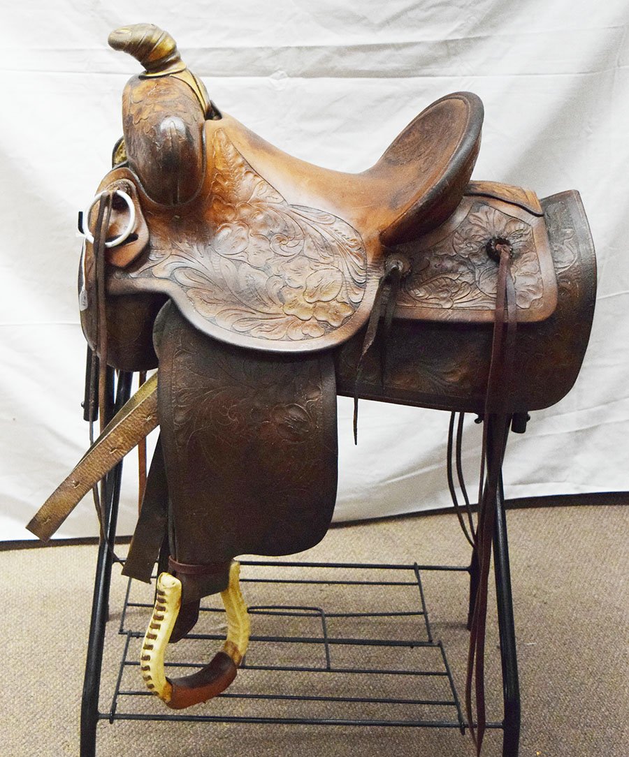 Buck & Knapp, Helena, MT, 14" western saddle, square skirt, flower tooled, single rigged, oxbows, fleece is rough
