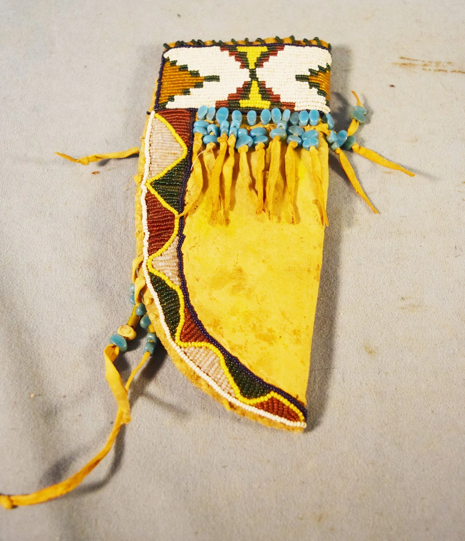 Northern Plains beaded knife sheath, 9" x 3½"
