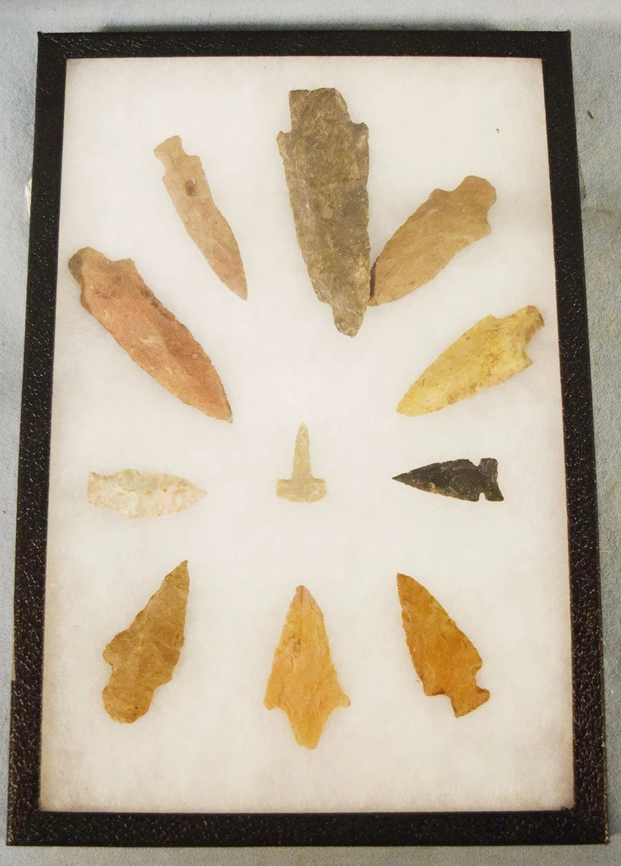 Riker Case: 11 pcs Northern Plains points, scrapers anda a drill,
