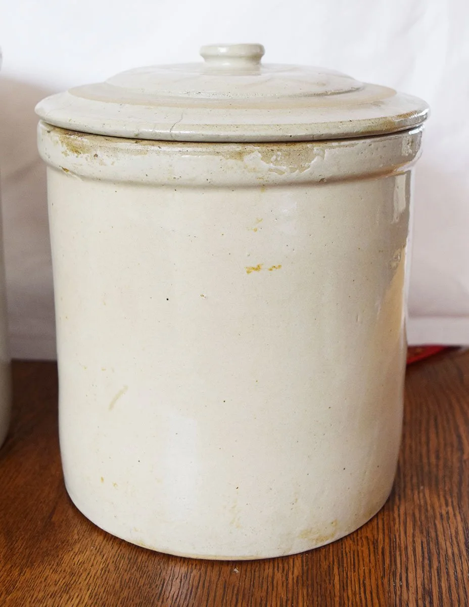 Redwing 1 gal with lid, no mark, small crack on lid