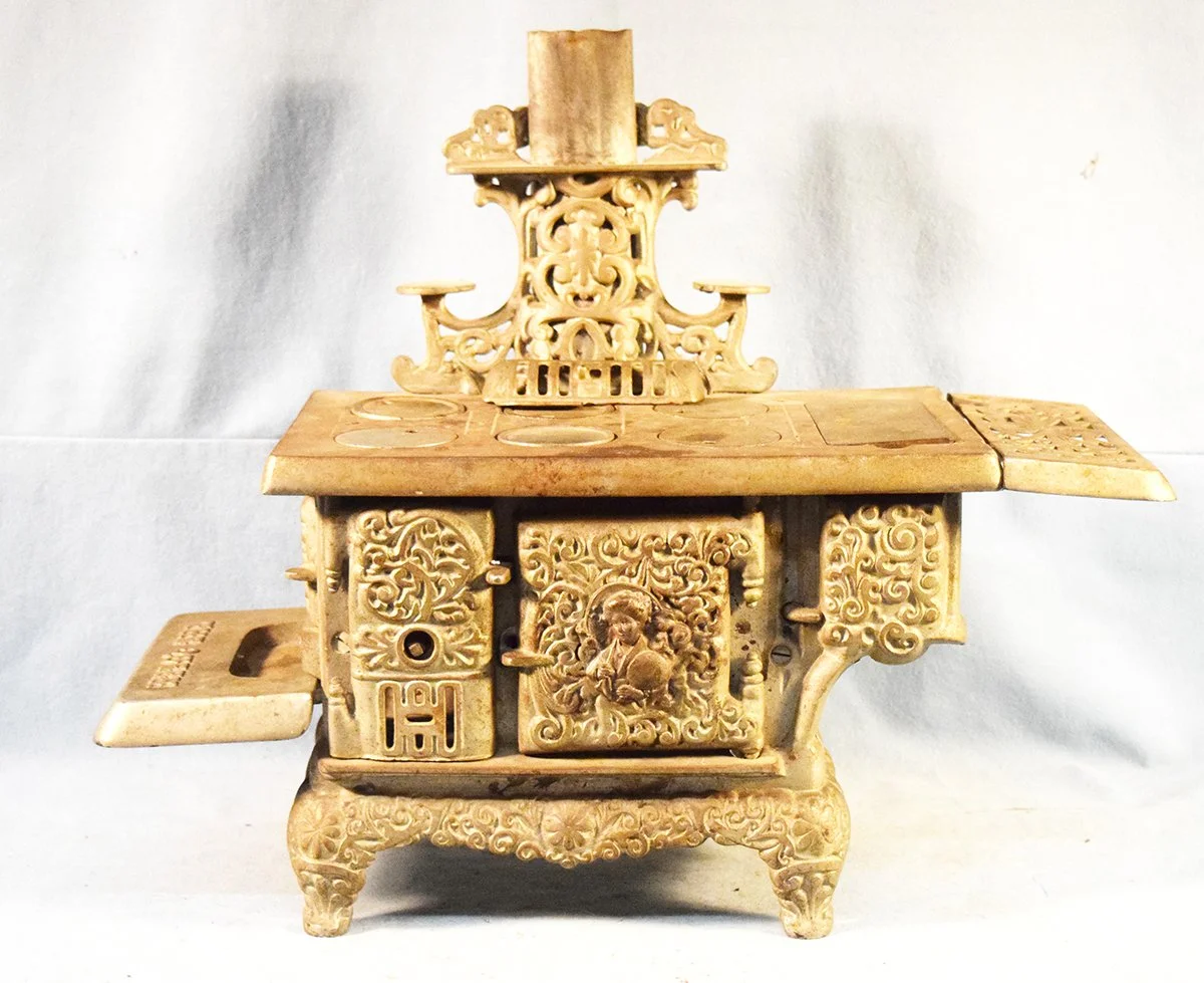 Queen cast iron salesman sample cook range, ca 1890's, 16" x 19" 7½", complete
