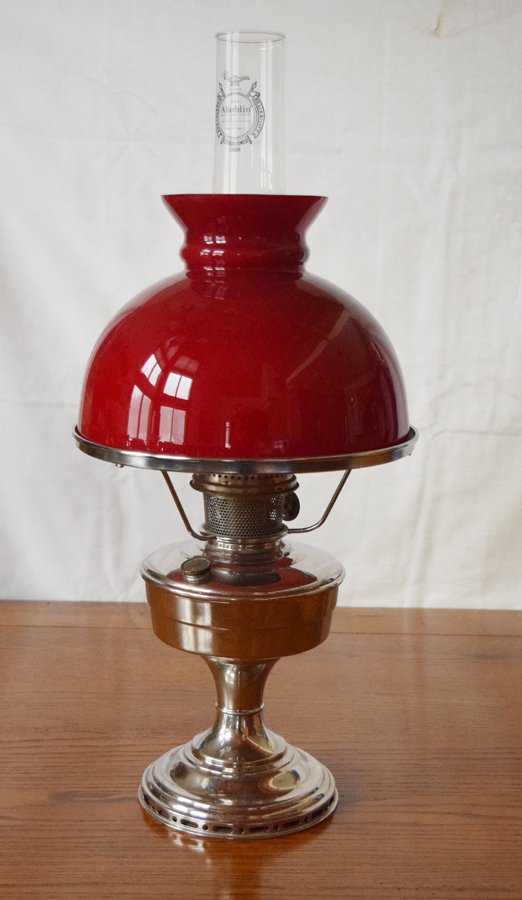 Aladdin Model 12, made May 1928 to April 1935, ruby shade