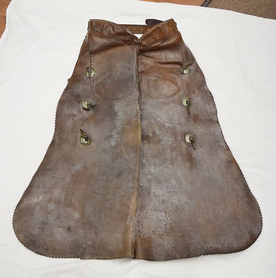 Otto F. Ernst, Sheridan, WY, batwing chaps with pockets, 27"
