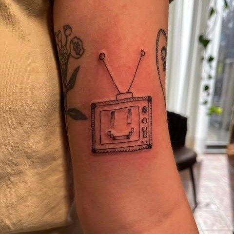 :: Video Killed the Radio Star ::

&quot;I feel like I&rsquo;m the first person to get the lil dude from 2011&rsquo;s Just Dance 2&rsquo;s &ldquo;Video Killed the Radio Star.&rdquo; It&rsquo;s like just so random, but I swear it has a story:

In 2011
