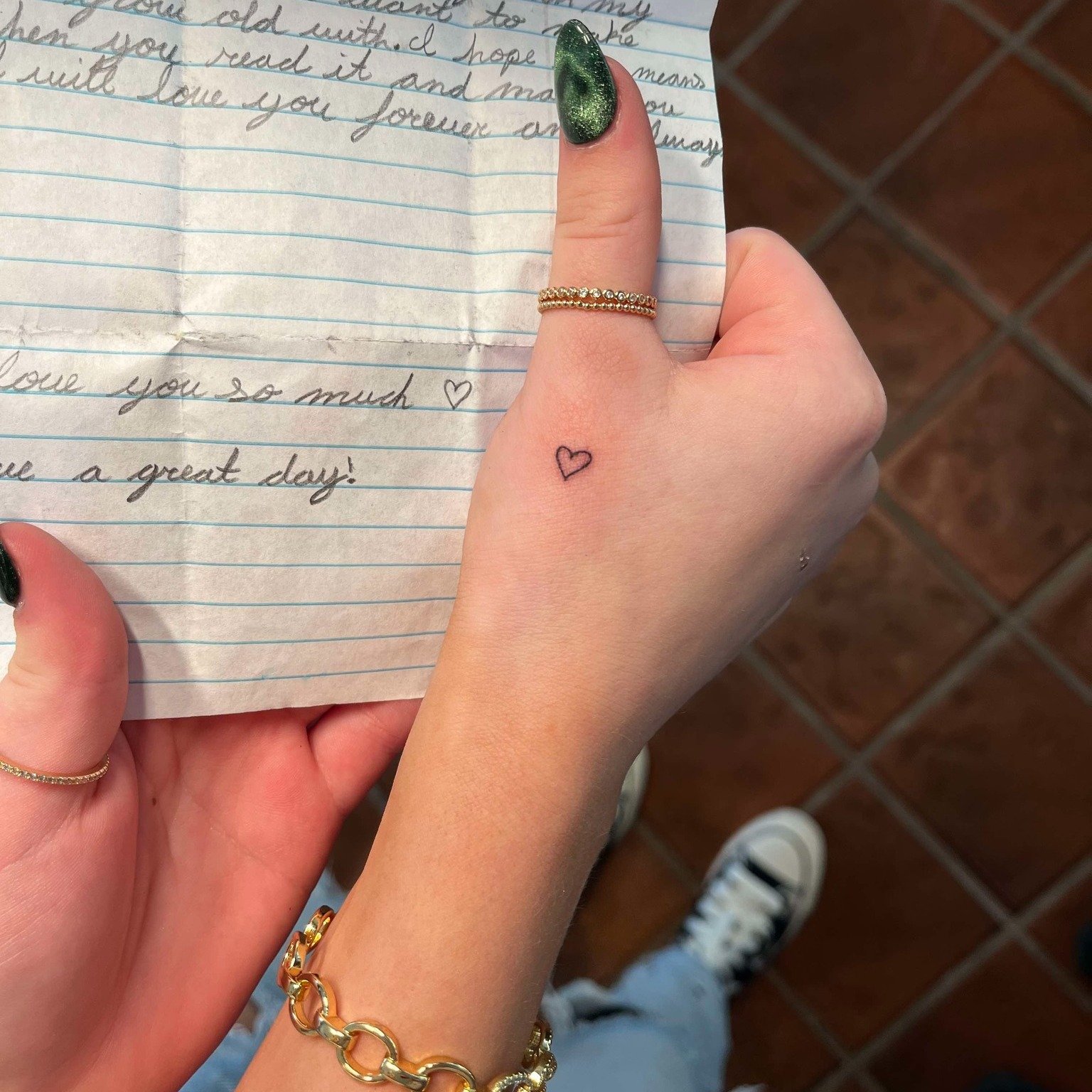 :: Memorial Heart ::

&quot;I&rsquo;m getting this tattoo for my BF who passed in August. I chose this heart from a note he had wrote to me.&quot;

Written in my client's own words.

Artist in Training: Grace Rohrer

 #rohrerink #girltattooartist #gi