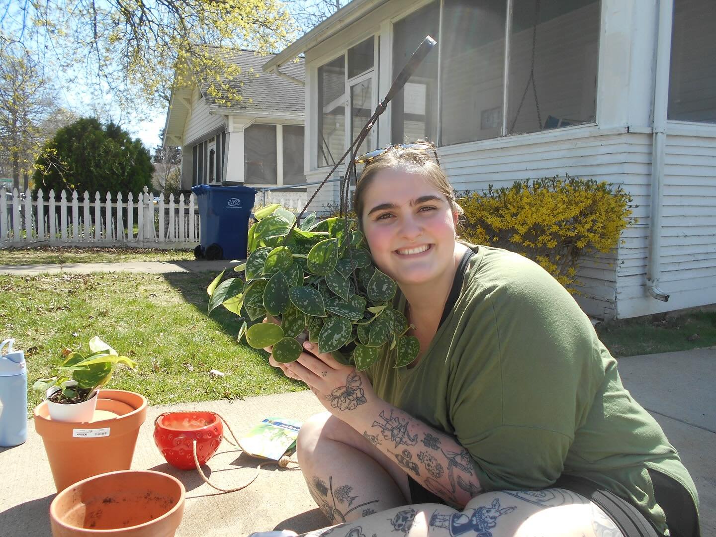 FUN FACT! 

I LOVE plants and all things green! Every year I try to celebrate Earth Day by buying a plant! I take such joy in taking care of my plant babies and watching them grow!
🌱🪴🌎