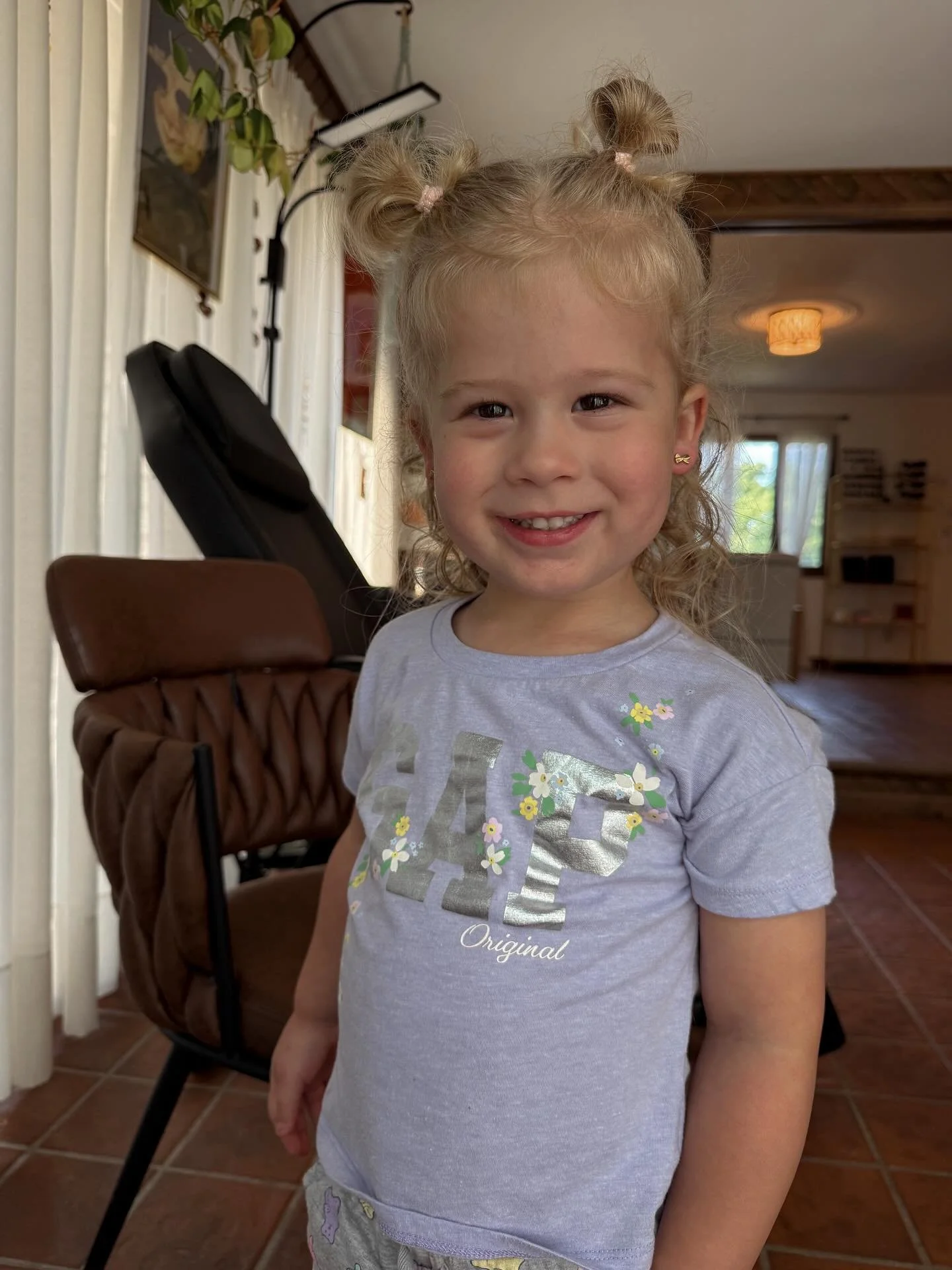 Got to pierce the sweetest little 3-year-old yesterday with her first pair of gold bow earrings 🎀✨ 

Extra special because her mama is also a client of mine!!