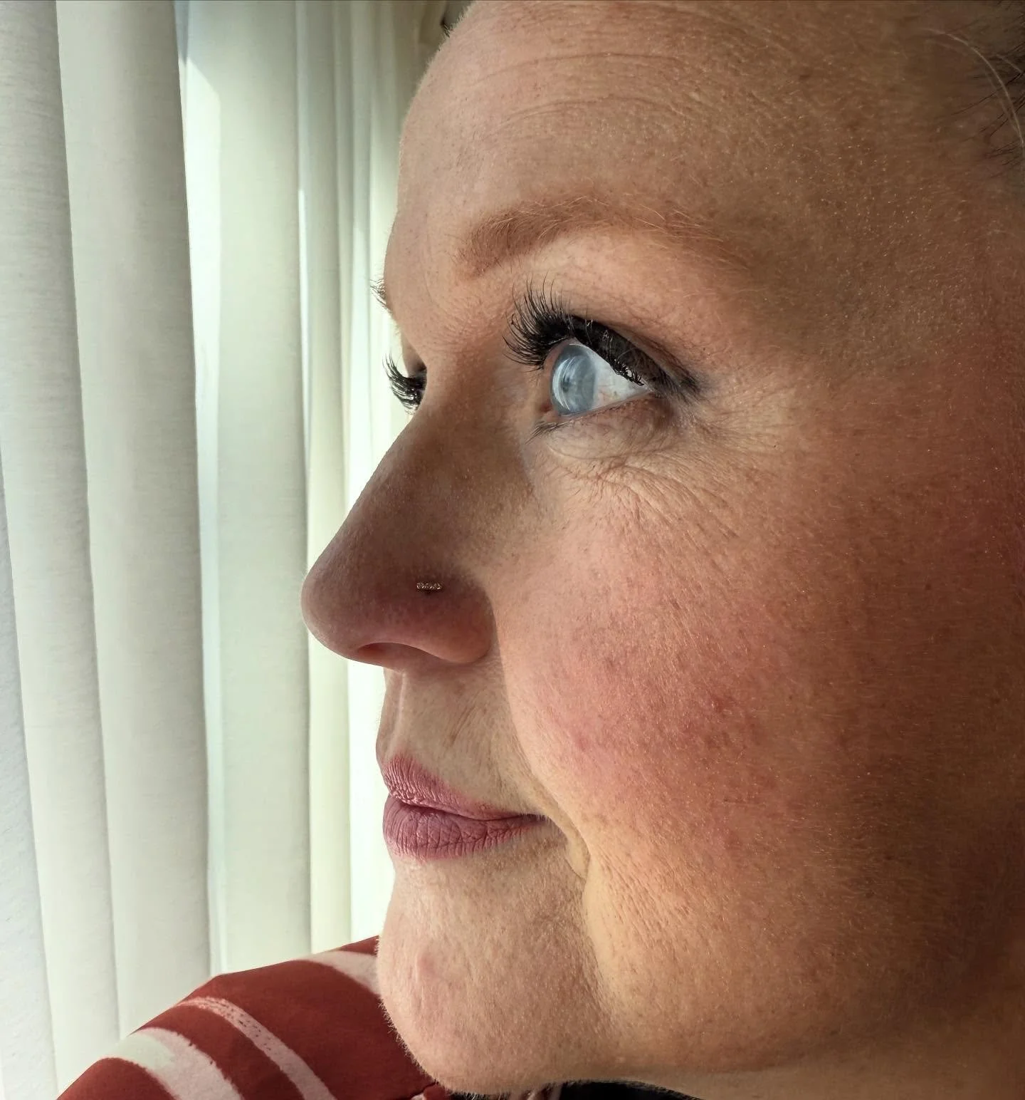 Got to do the cutest nostril piercing with this unique, subtle little piece of jewelry! ✨ My client was the absolute sweetest, and I already can&rsquo;t wait to see her again&mdash;she&rsquo;s got big plans for more piercings and I&rsquo;m so excited