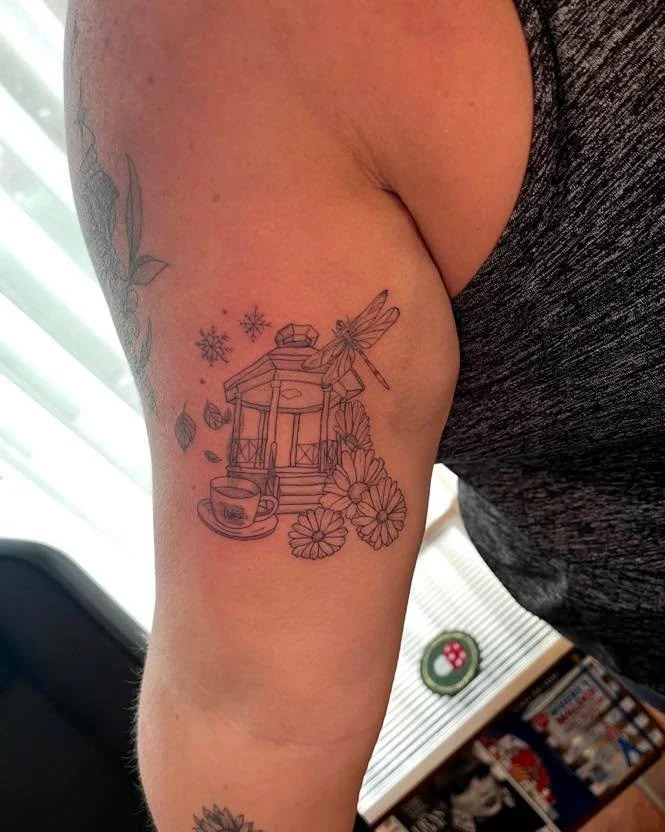 Cozy season is finally here! 

Who loves Gilmore Girls?!🙋&zwj;♀️