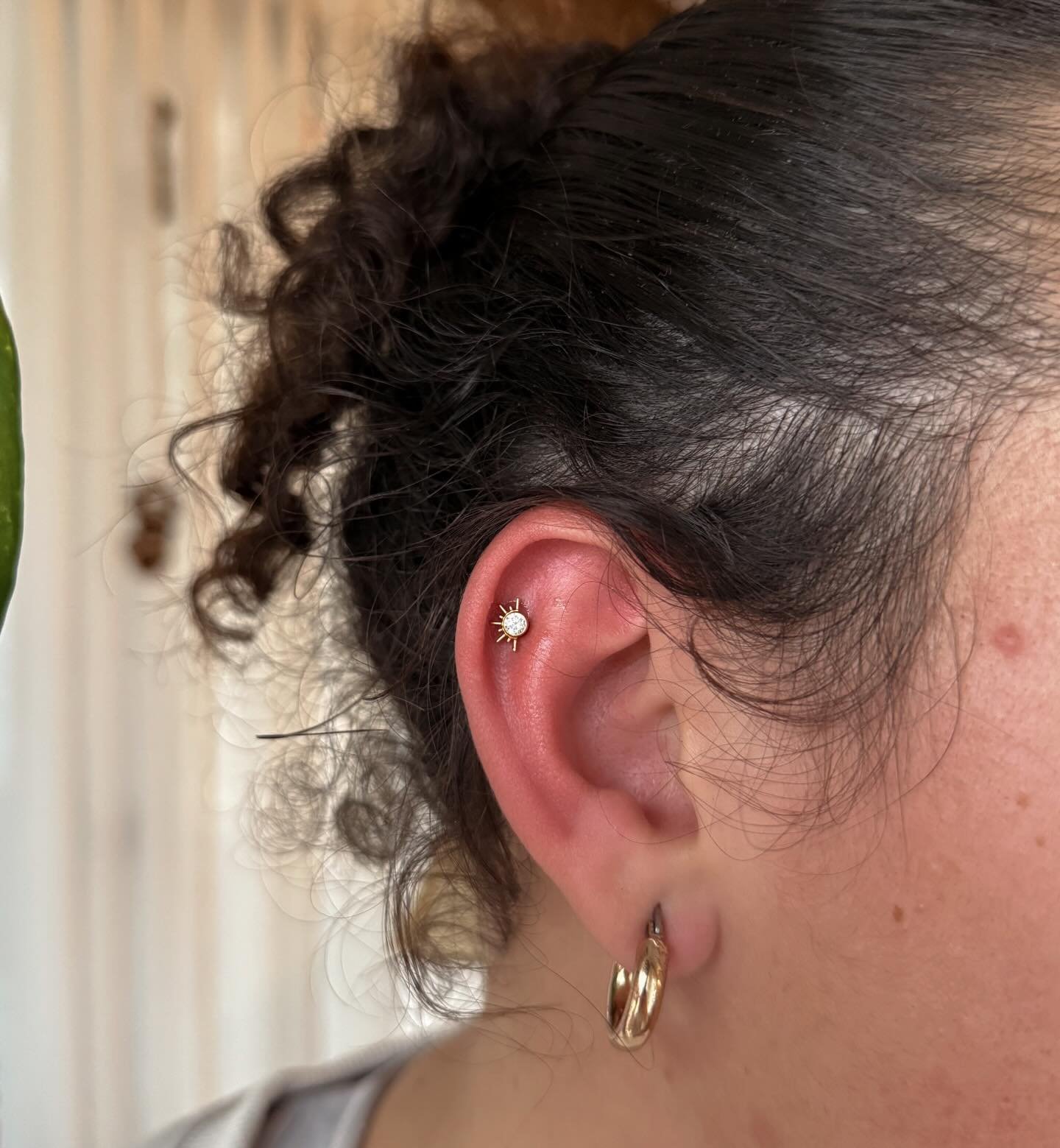 How cute is this helix piercing?! ☀️

finally got @britthaines19 in my chair 😙