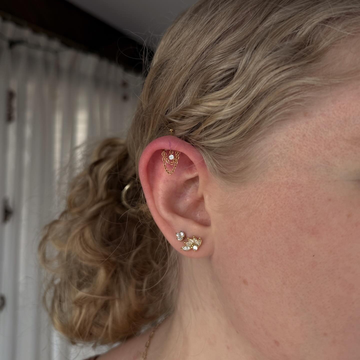 Obsessed with hidden helix&rsquo;s!! 😆 

These are such a unique &amp; fun way to elevate your ear stack ❤️&zwj;🔥