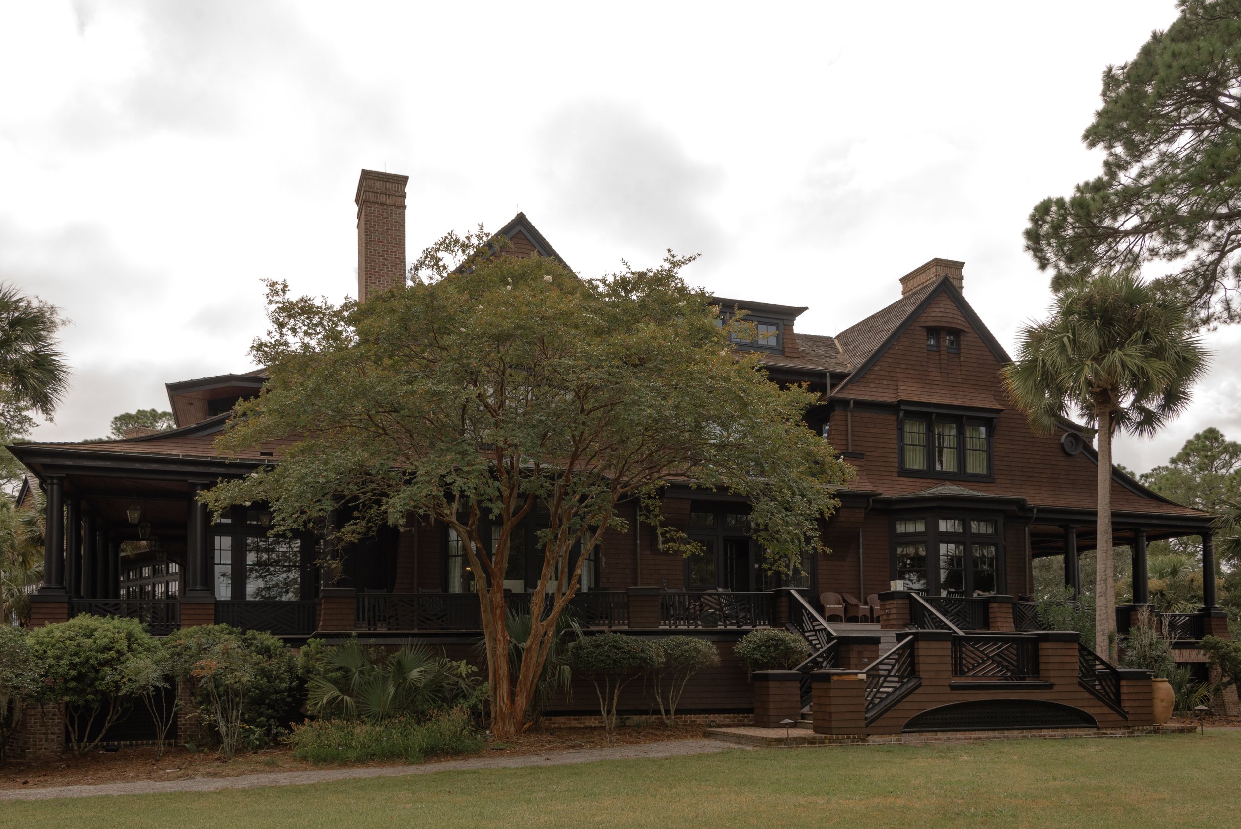 Exterior of the private coastal estate on Kiawah Island where the wedding party gathered and prepared before the ceremony.