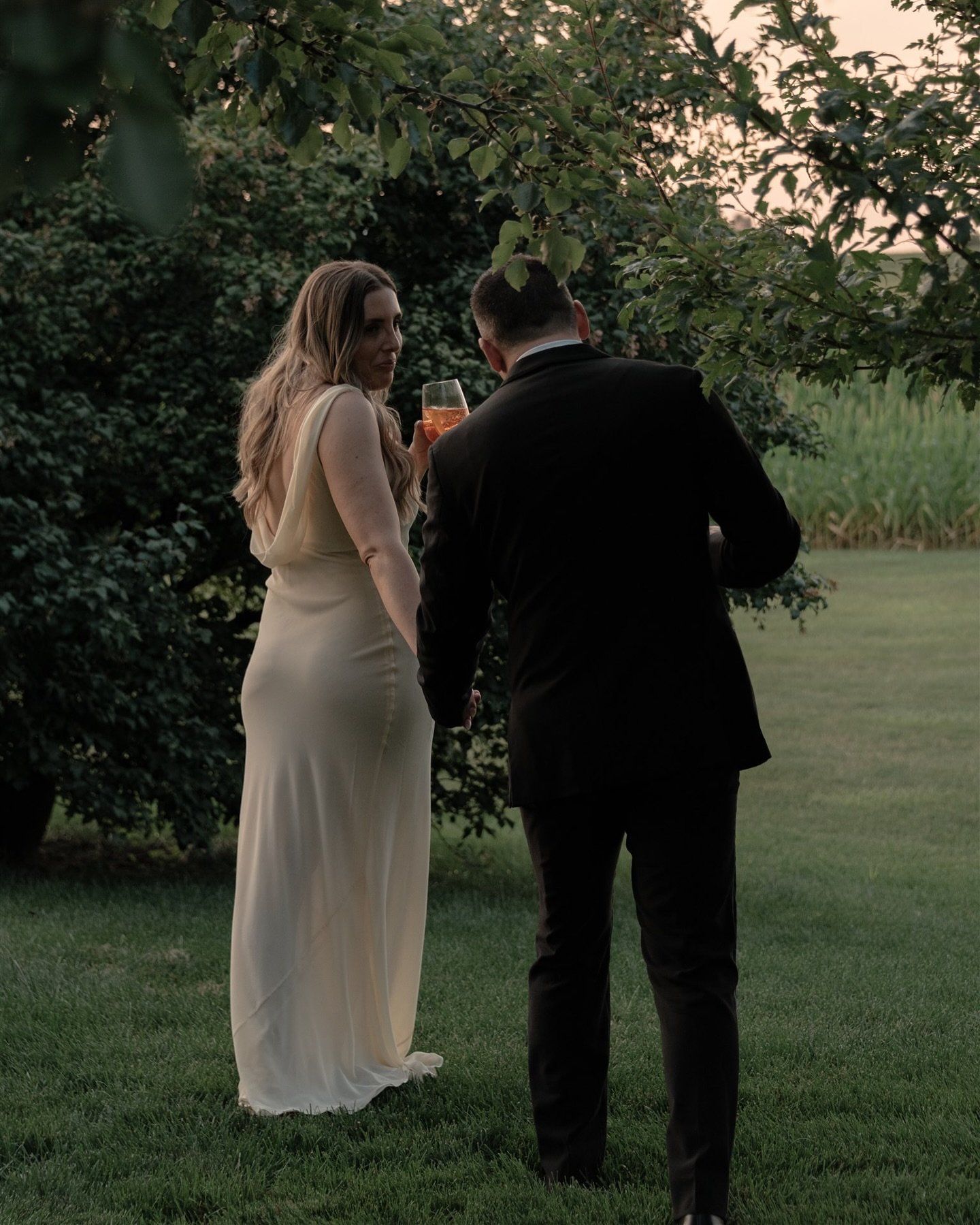 Spritzes, sunsets and 🌽 stalks

#unscriptedartistry #aperolspritz #reformationdress #cornfieldwedding #sunsetweddingphotos #midwestwedding #iowawedding #iowaweddingphotographer #iowaweddingplanner #stlouiswedding #stlouisweddingphotographer