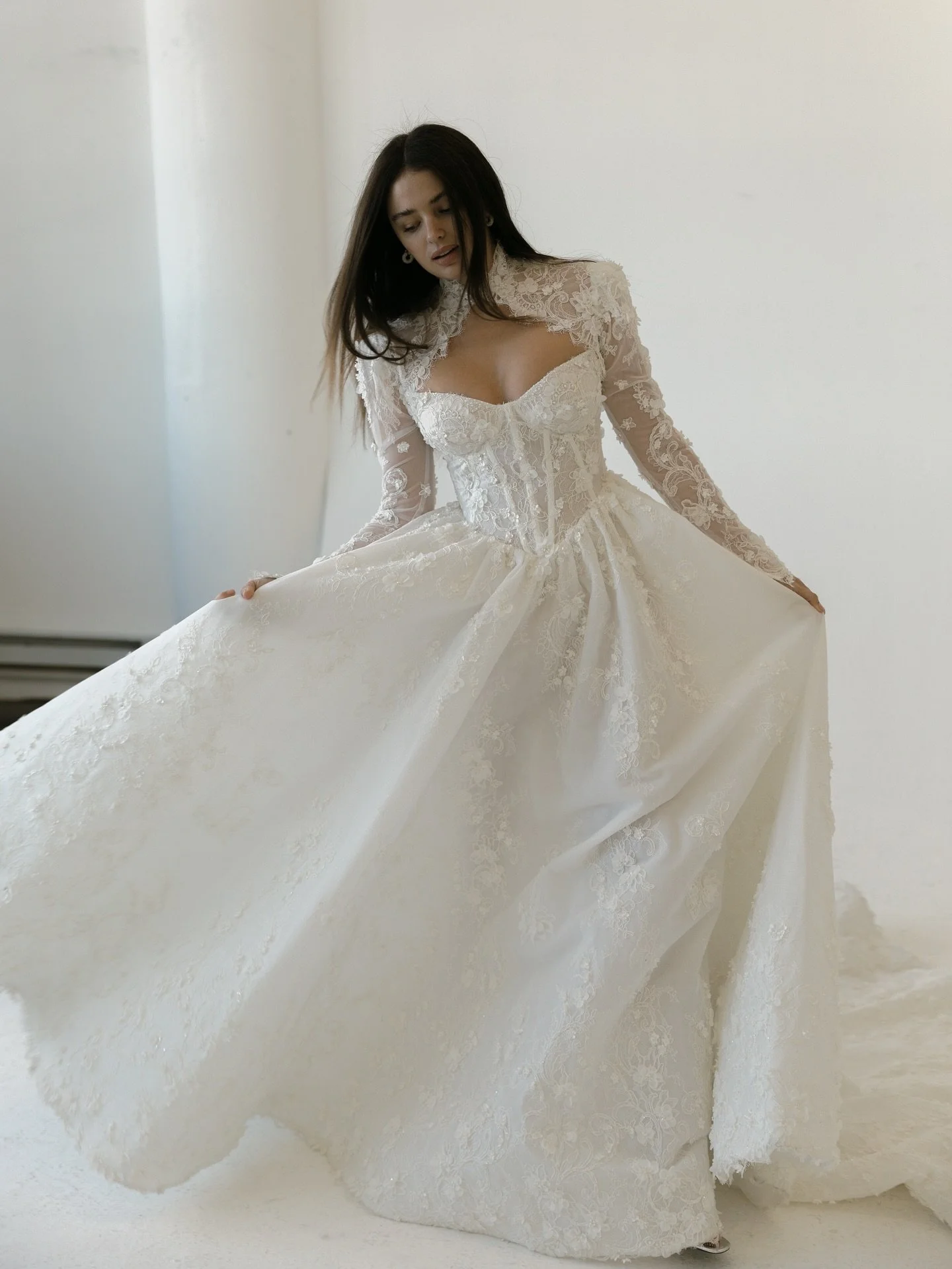 Viero Bridal
Fall 2024

#vierobridal #luxurybridal #designerwedding #fashionweekphotography #luxuryweddinginspiration #weddingdesignideas #weddingdressgoals #designerweddingdress #luxuryweddingphotographer #bridaleditorial #bridaldesignerphotography 