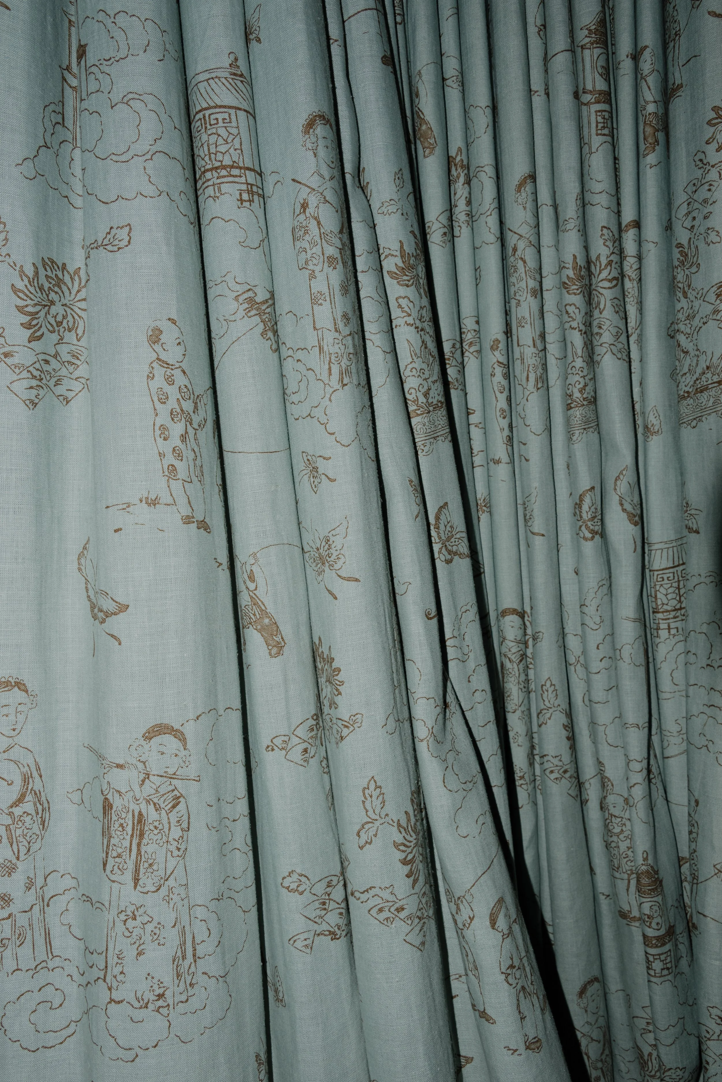 Blue patterned curtains frame a shadowed sitting area inside the private Kiawah Island estate on the morning of the wedding.