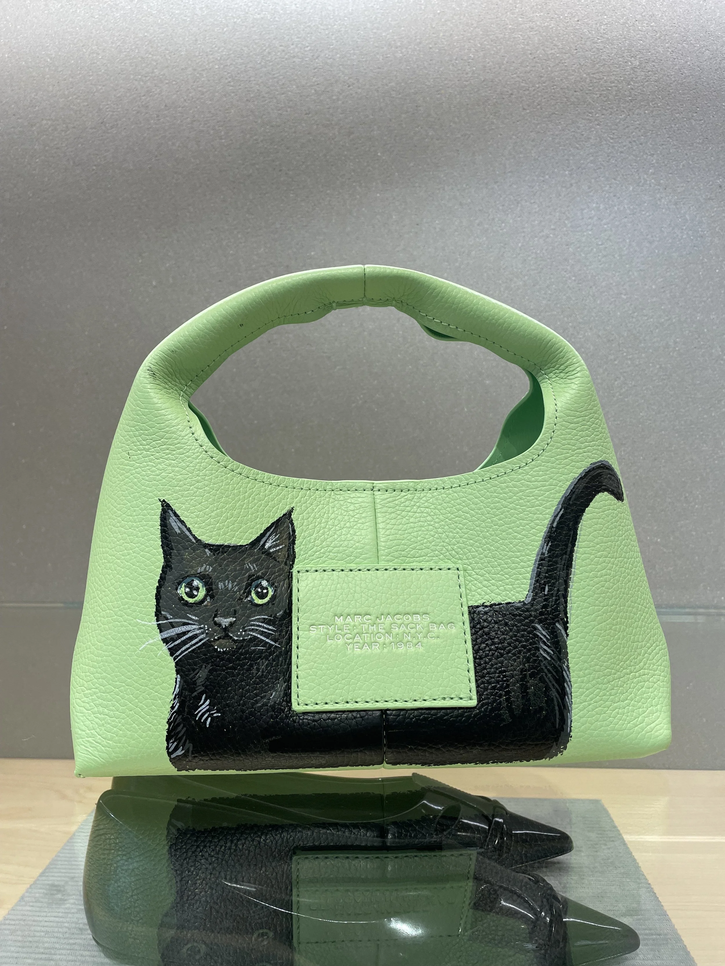 Cat display bag Mark Jacobs purse