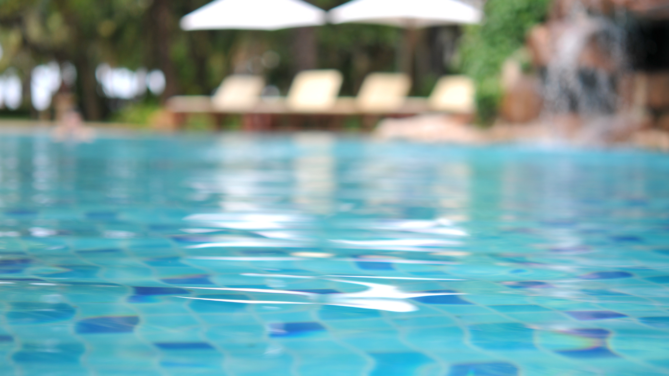 Liquid Chlorine or Tablets: Which One Should I Buy at a Pool Supply Store Nearby