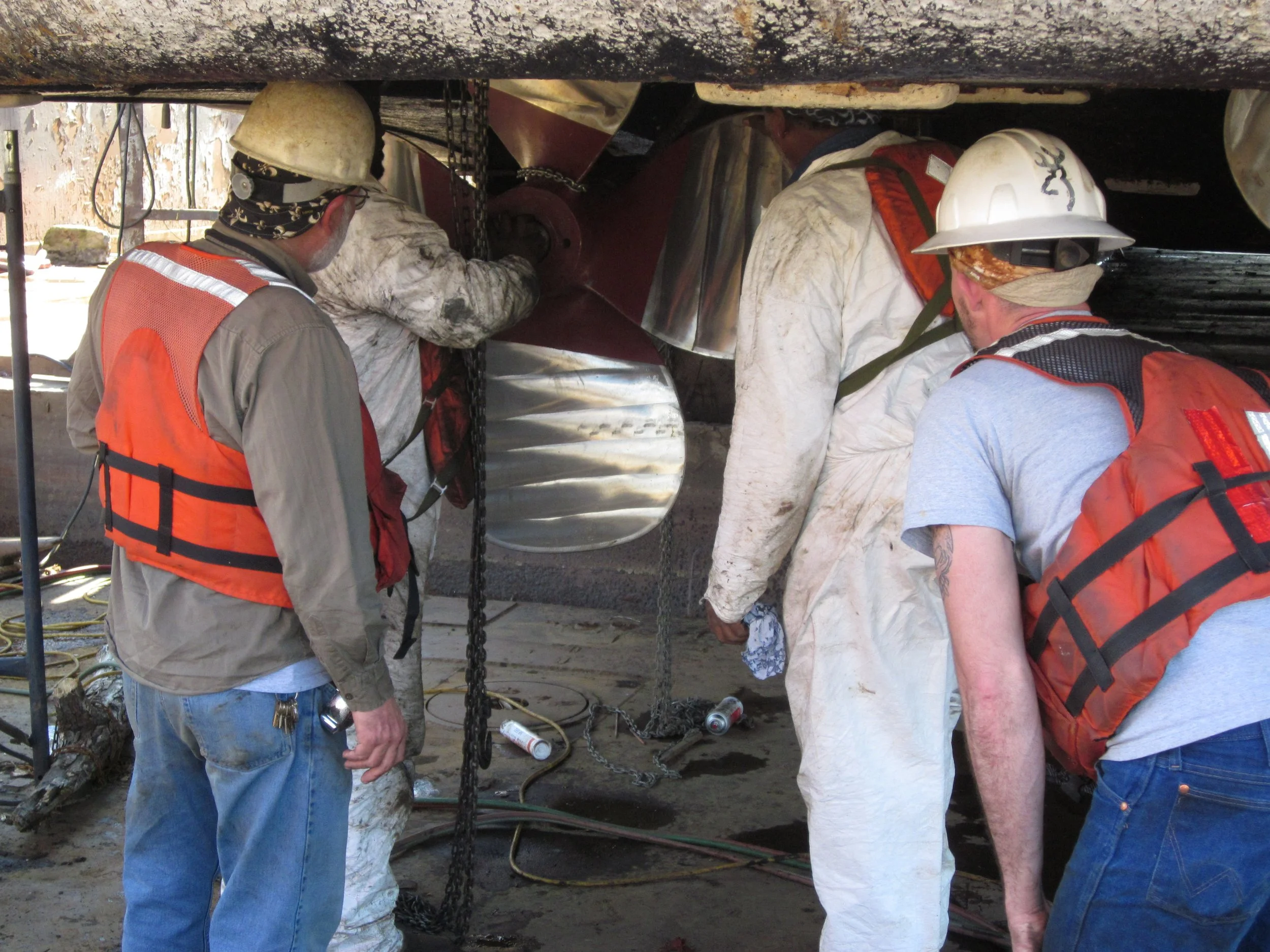 installation of new propeller on towboat 