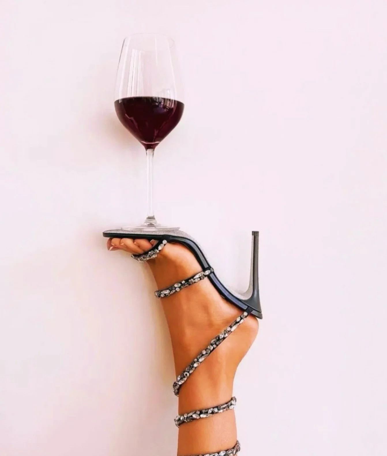 Celebratory holiday mood 🍷👠💎 #RefinePR