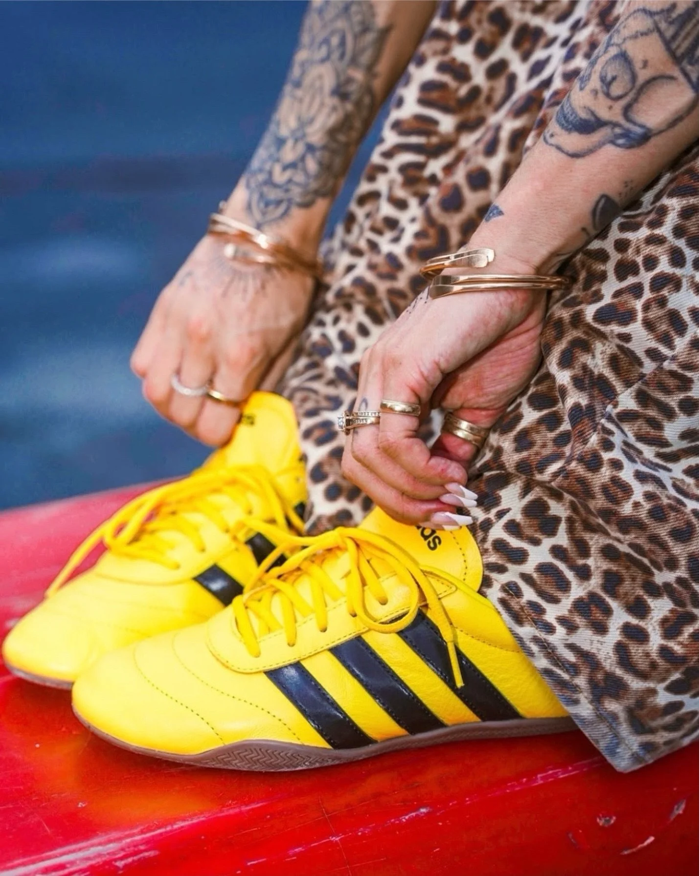 Dopamine dressing 💛🐆 @famousfootwear