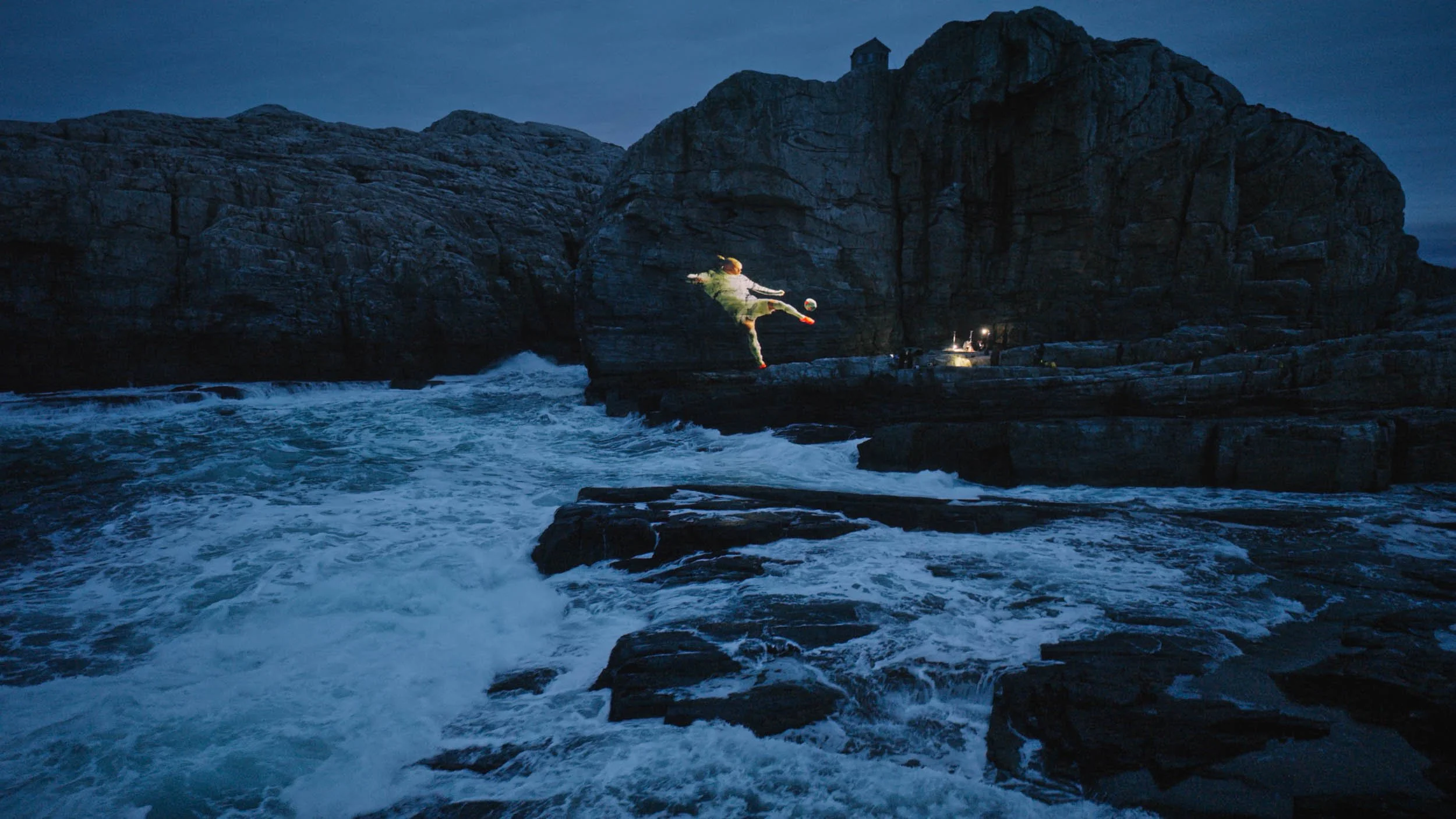 Erling Haaland projected on waves