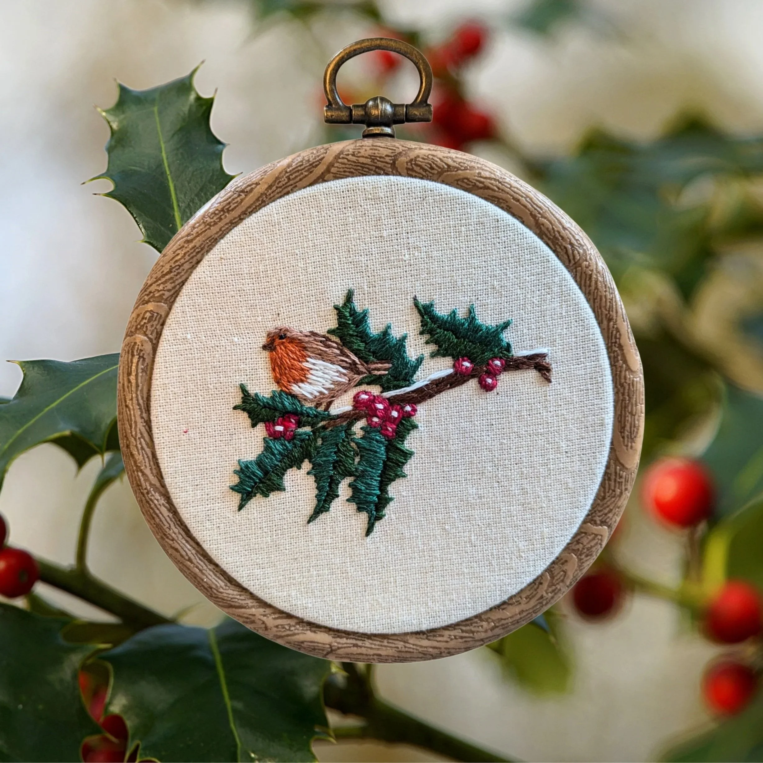 holly and robin embroidery kit