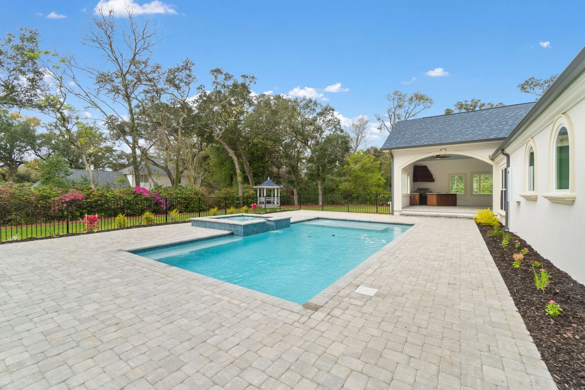 64-web-or-mls-4825-andrade-st.jpg
