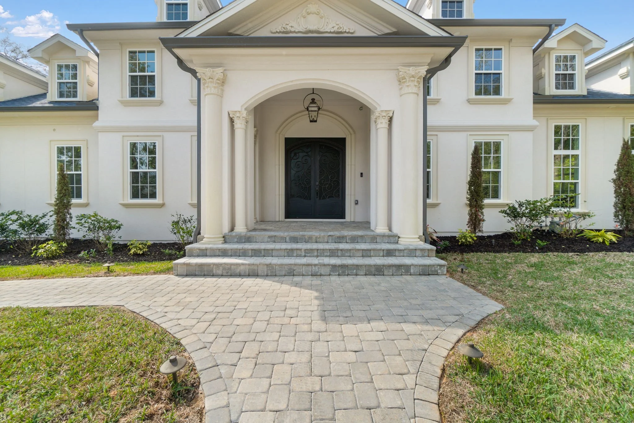 4-web-or-mls-4825-andrade-st.jpg