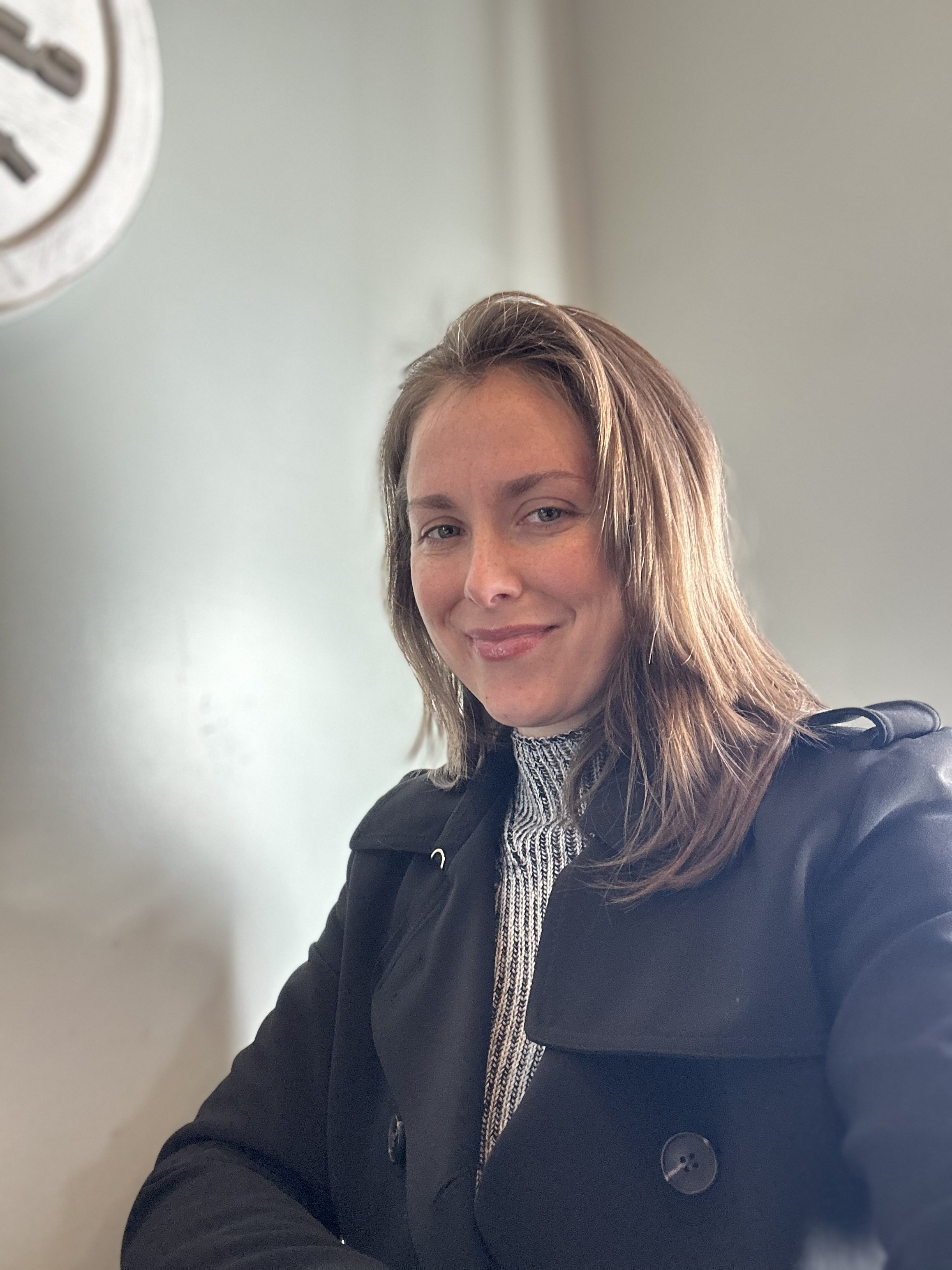 JoHanna Abell, online wellness coach, inviting women to book a free 45-minute virtual coaching consultation