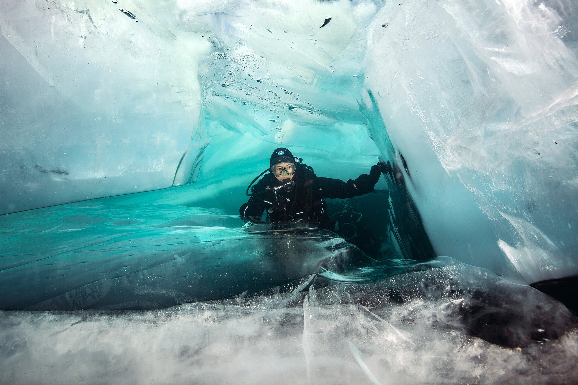 ice_diving_baikal.jpg