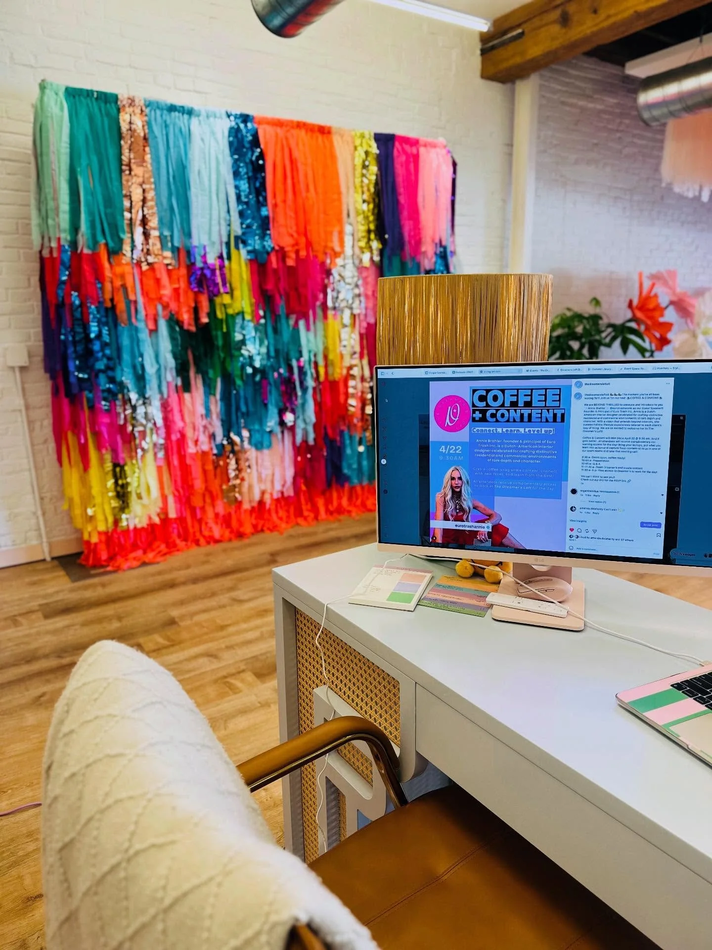 Do you think we can convince @dreamlikejody to let me move my desk in front of the fringe backdrop and be my new permanent spot?! 🙏🏻🙏🏻

She&rsquo;s an oldie but a goodie and will be up for the next couple of weeks! Want to take your next branding